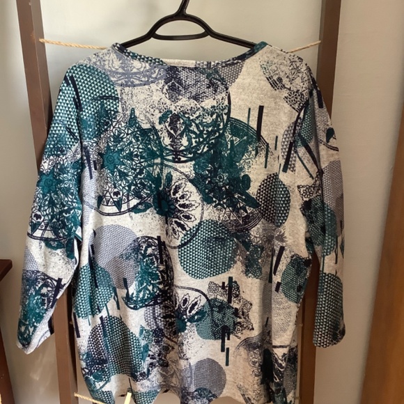 Soft and cozy ladies top - Picture 3 of 4